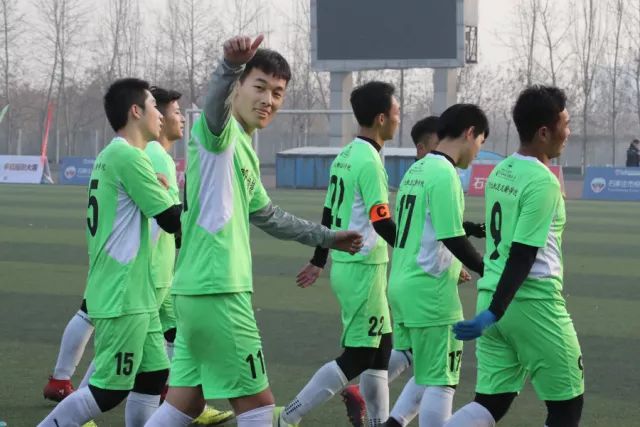 资深教师的观察：小学接送关乎安全，初中接送影响未来！